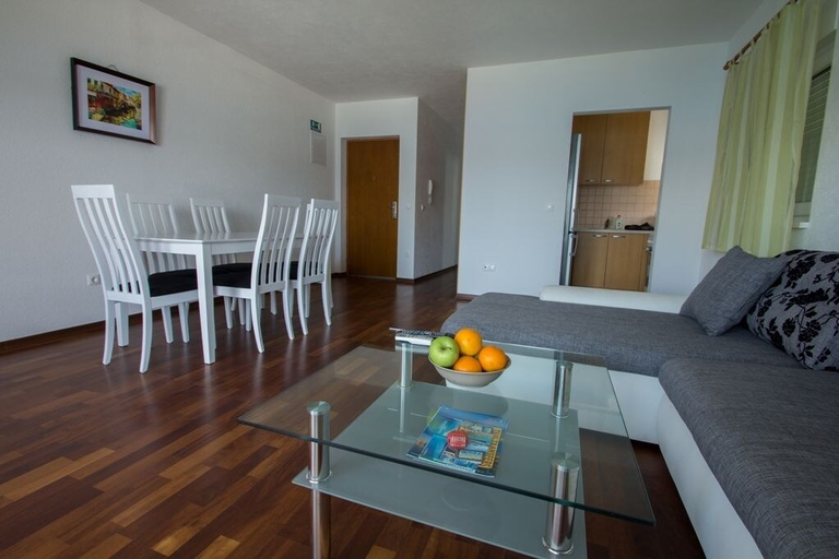 Others 5, Apartments Kelic, Okrug