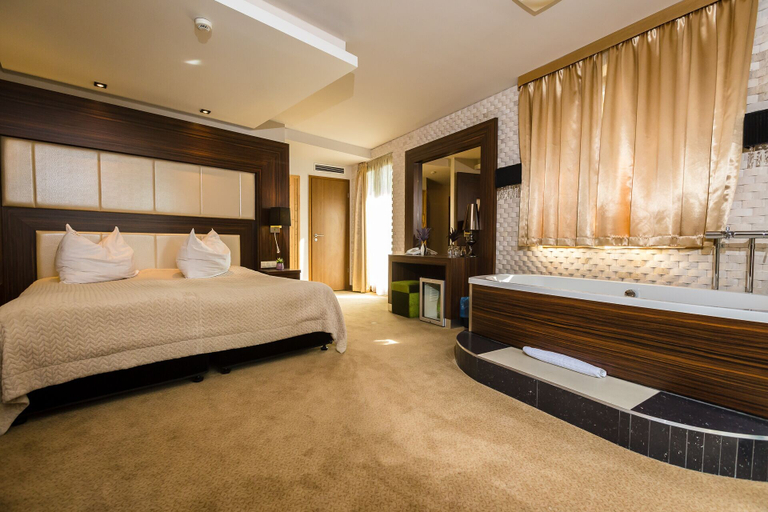 Bedroom 3, Duna Garden Hotel, Budapesti