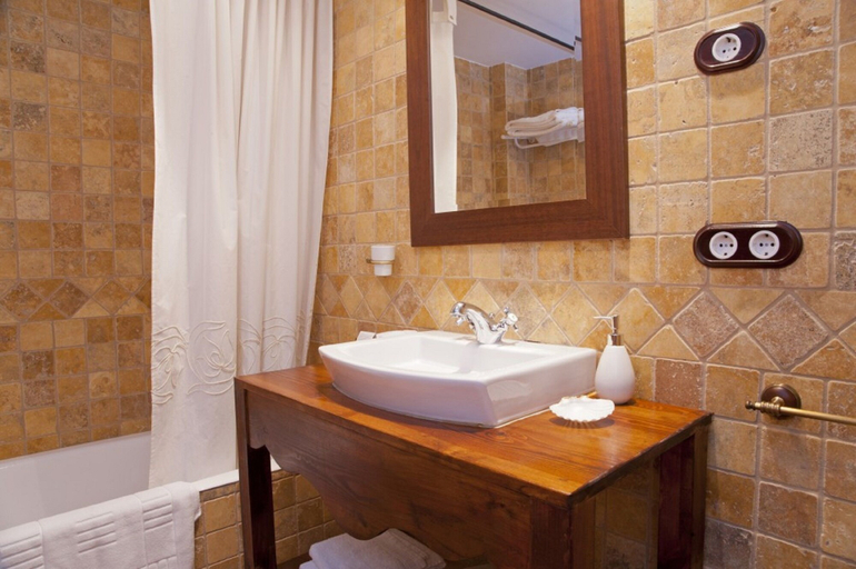 Bathroom 4, Hotel Triskel, Alicante