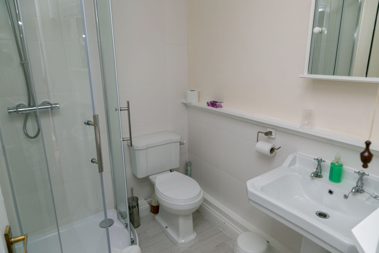 Bathroom 4, The Garden House, Wiltshire