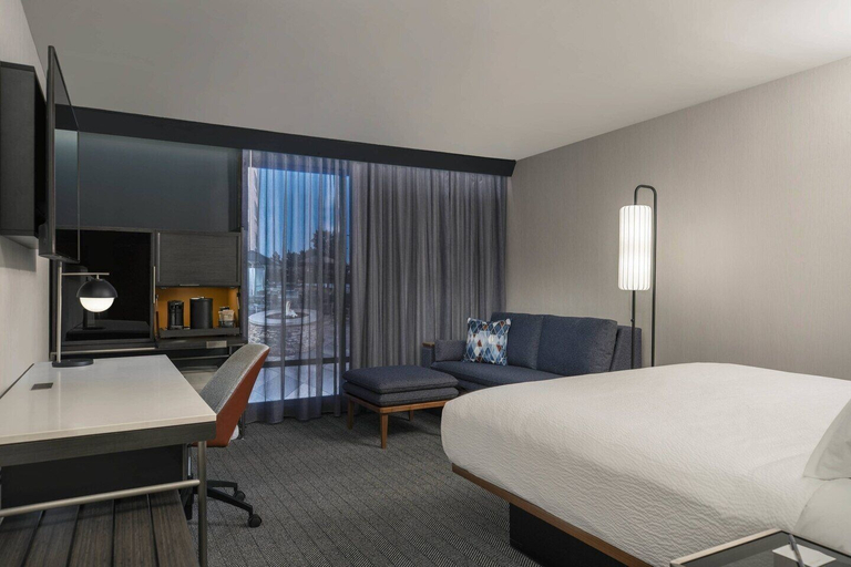 Bedroom 4, Courtyard by Marriott Hamilton, Mercer