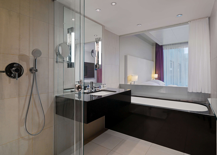 Bathroom 5, Radisson Blu Hotel, Leipzig, Leipzig