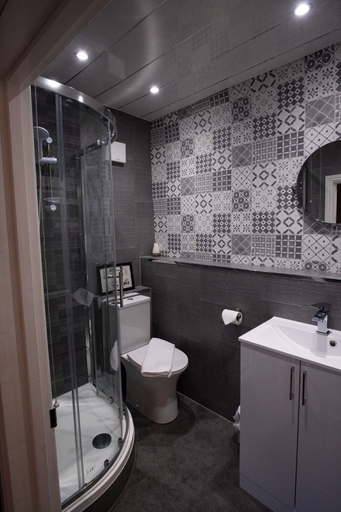Bathroom, LABURNUM HOUSE & BISTRO EN GLAZE, Northumberland