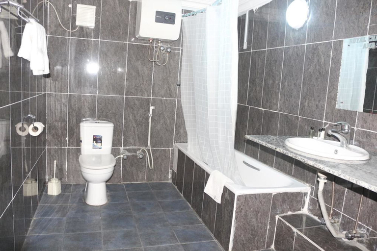 Bathroom 3, Royal Charlin Hotel & Suites, Obio/Akp