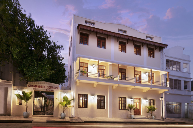 Exterior & Views