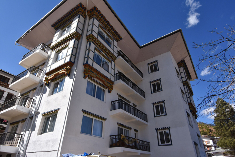 Exterior & Views