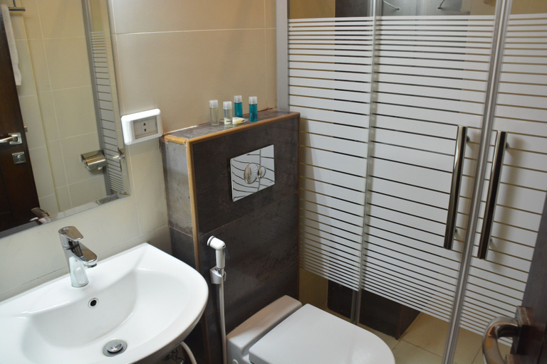 Bathroom, Park Plaza Hotel, Salt