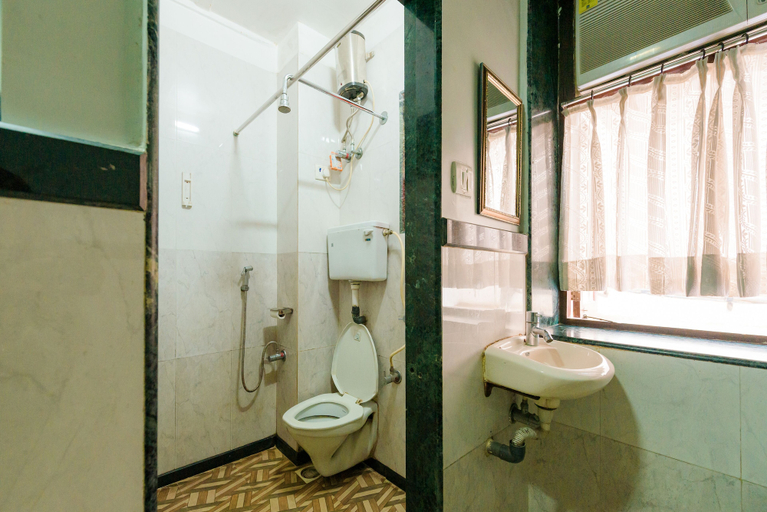 Bathroom 4, Travellers Inn Mumbai, Mumbai City