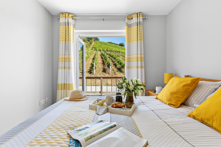 Bedroom 2, Old Walls Vineyard, Devon