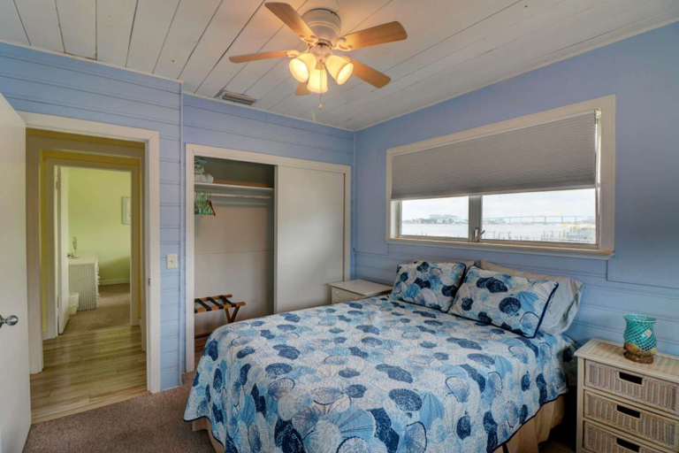 Bedroom 1, Bayside Bungalow 3 - Beautiful Bay Views, Lee