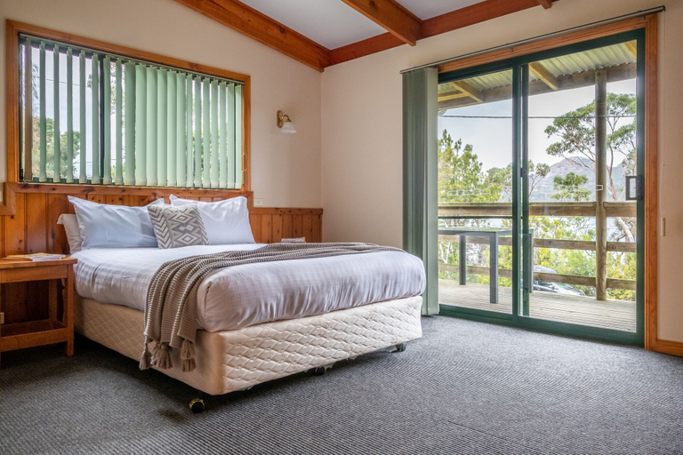 Bedroom 2, Freycinet Cottage 2, Glamorgan-Spring Bay