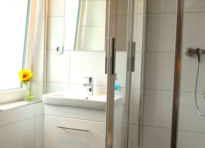 Bathroom 4, Hotel Am Schelztor, Esslingen