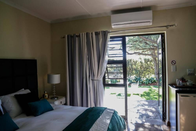 Bedroom 3, The Hedge Guesthouse, John Taolo Gaetsewe