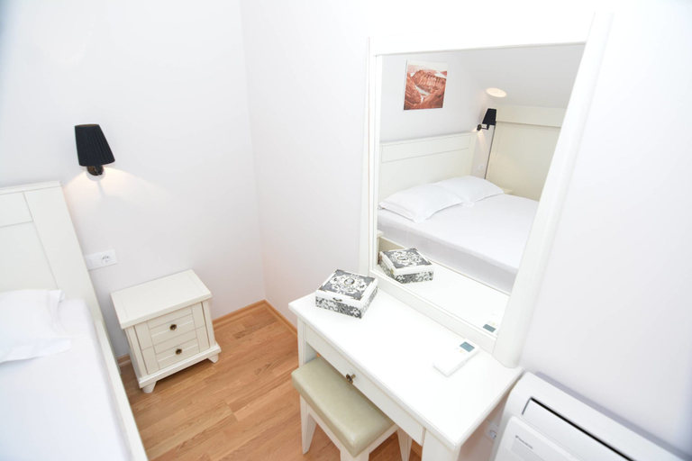 Bedroom 3, Apartments Dobrotski Dvori