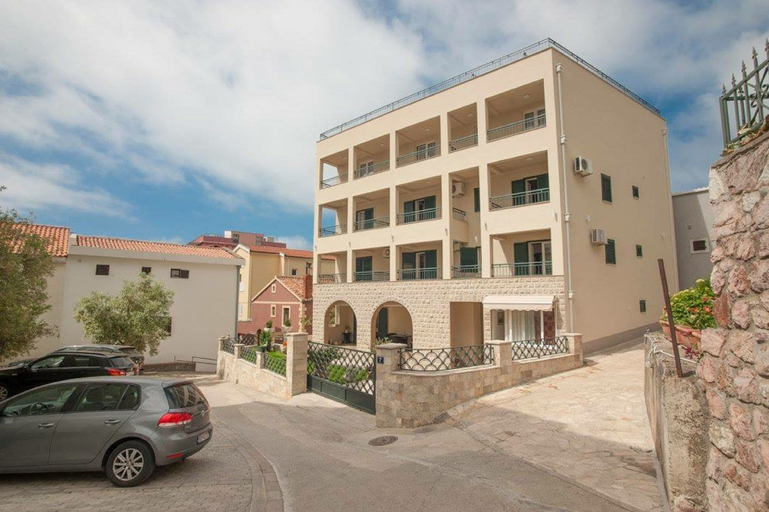 Exterior & Views 2, Guest House Medin