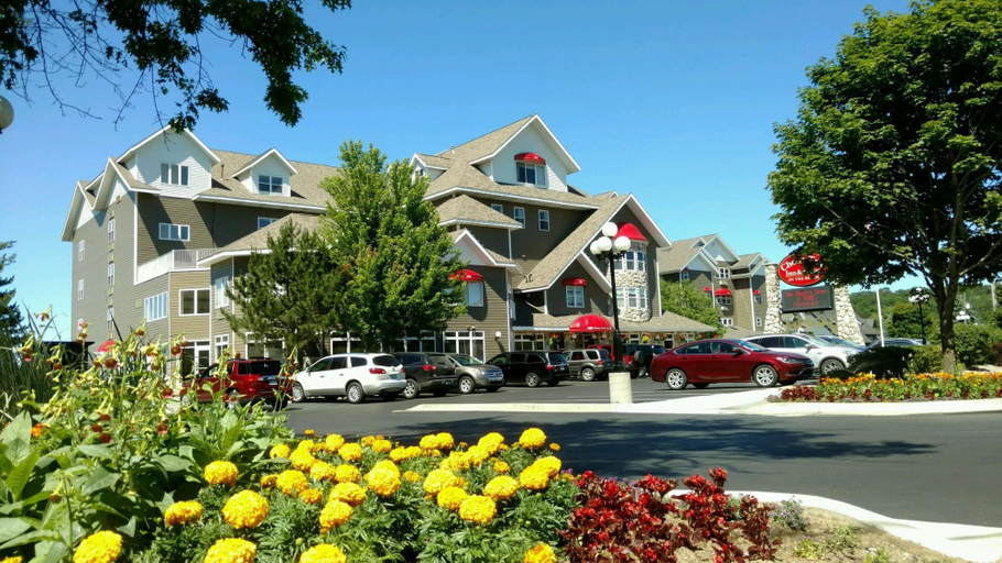 Exterior & Views