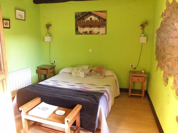 Bedroom 2, Posada Elbete, Navarra