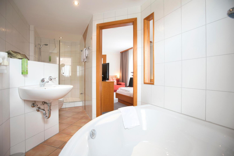 Bathroom 3, Neumaiers Hirsch Gasthof & Landhotel, Neu-Ulm