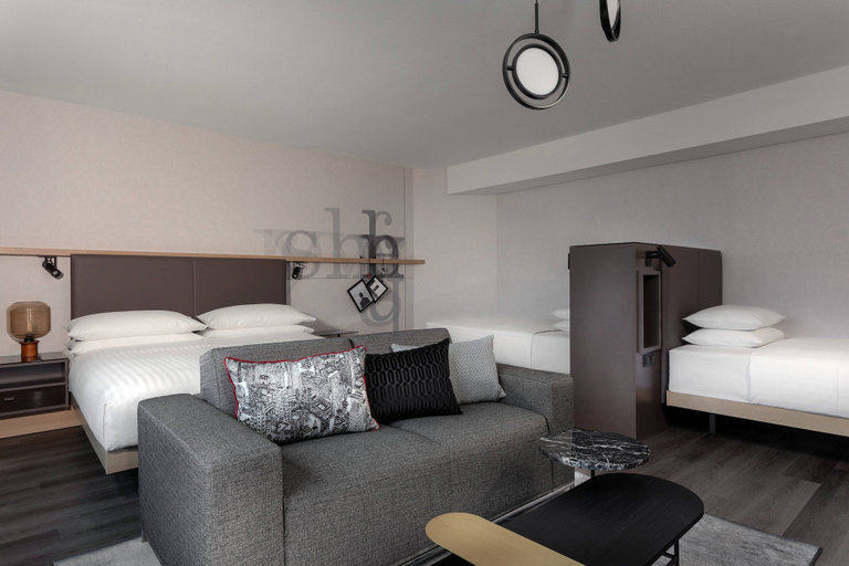 Bedroom 3, Frankfurt Airport Marriott Hotel, Frankfurt am Main