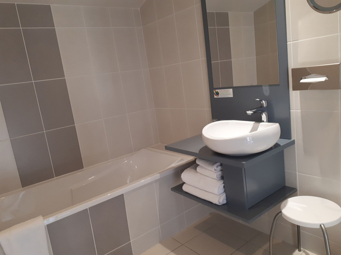 Bathroom 4, Auberge Bressane de Buellas, Ain