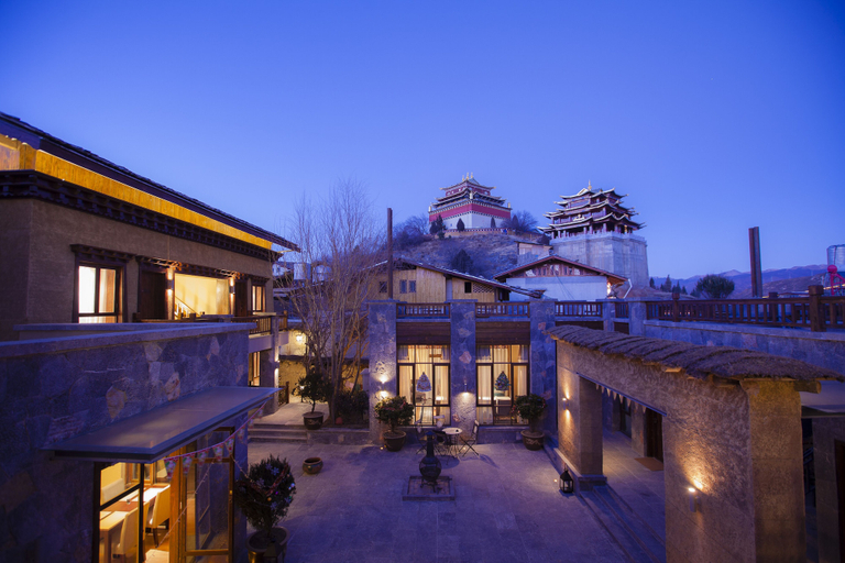Exterior & Views