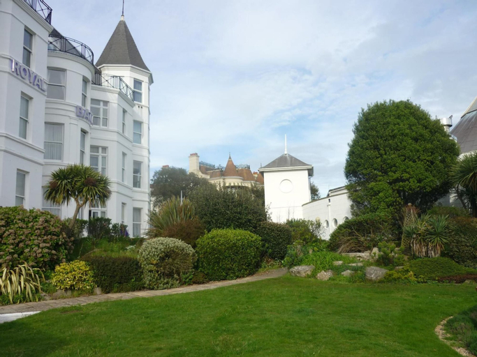 Exterior & Views 16