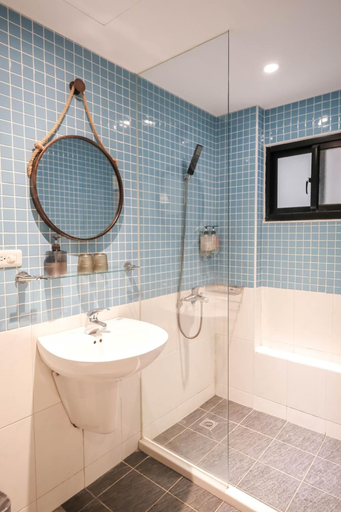 Bathroom 4, Luke 27, Tainan