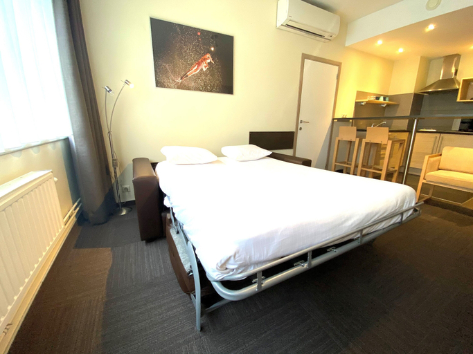 Bedroom 4, Hotel & Aparthotel Casteau Resort Mons, Hainaut