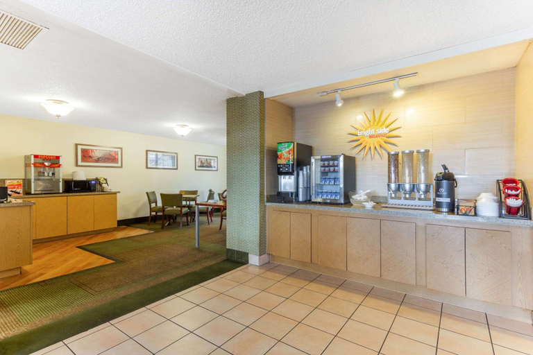 Food & Drinks 5, La Quinta Inn & Suites by Wyndham Redding, Shasta
