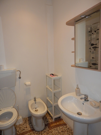 Bathroom 5, Guest House Roma, Genova