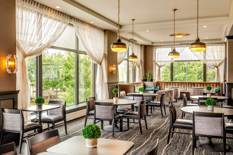 Food & Drinks 5, DoubleTree by Hilton Youngstown Downtown, Mahoning
