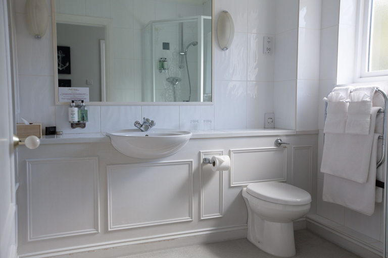 Bathroom 5, Karma St. Martin's, Isles of Scilly