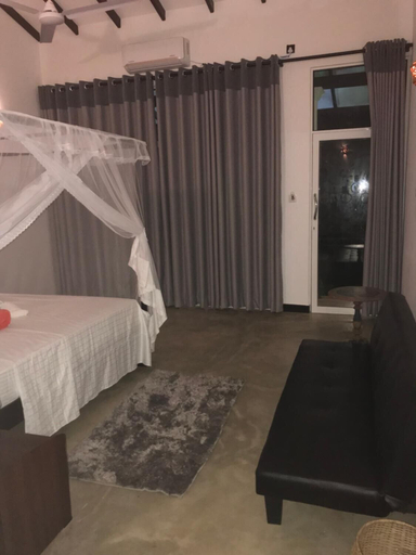 Others 5, Siyambala Villa, Habaraduwa
