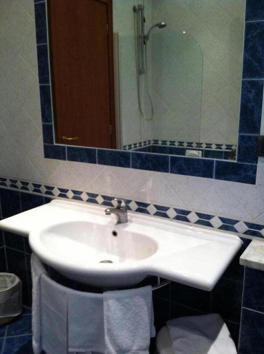 Bathroom 5, Hotel il Cigno, Perugia