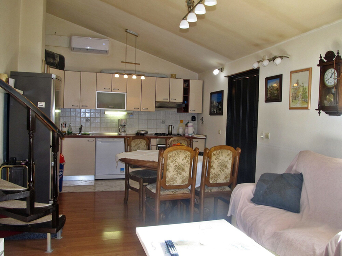 Others 4, Apartman Dijana, Medulin