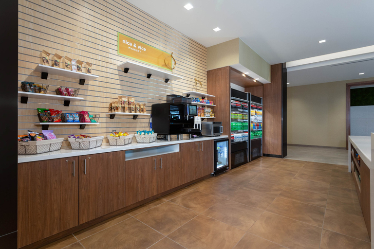 Food & Drinks 5, Wyndham Garden Orlando Universal / I Drive, Orange