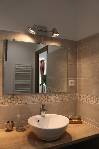 Bathroom 5, Ferme de la Vallière, Seine-et-Marne