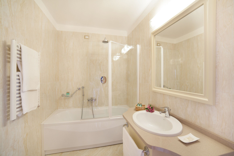 Bathroom 4, Hotel le Palme, Brescia