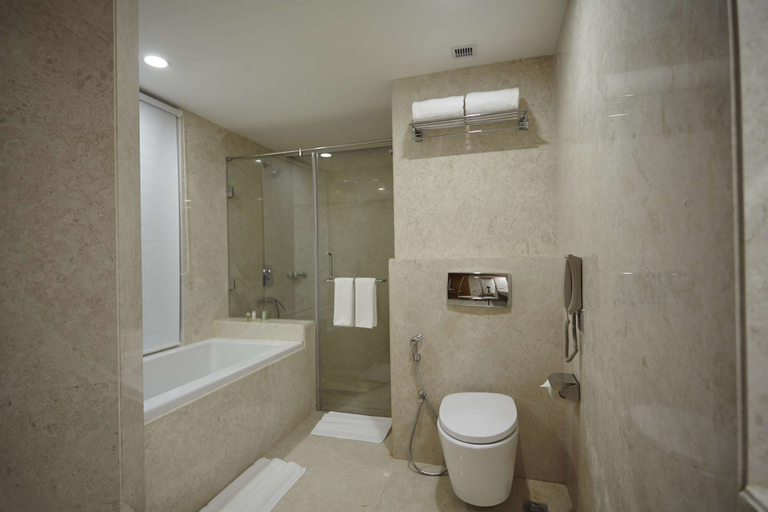 Bathroom 5, Turyaa Chennai, Chennai
