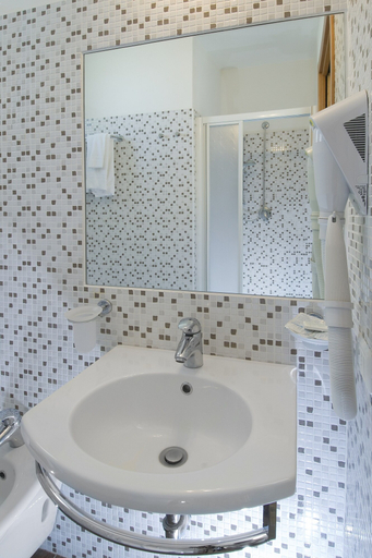 Bathroom 3, Hotel Belmar, Rimini