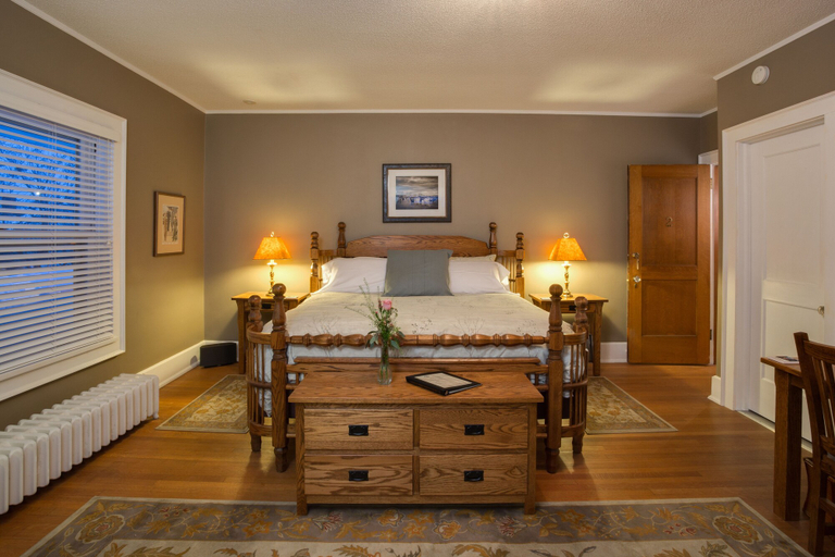 Bedroom 3, Stewart Inn, Marathon