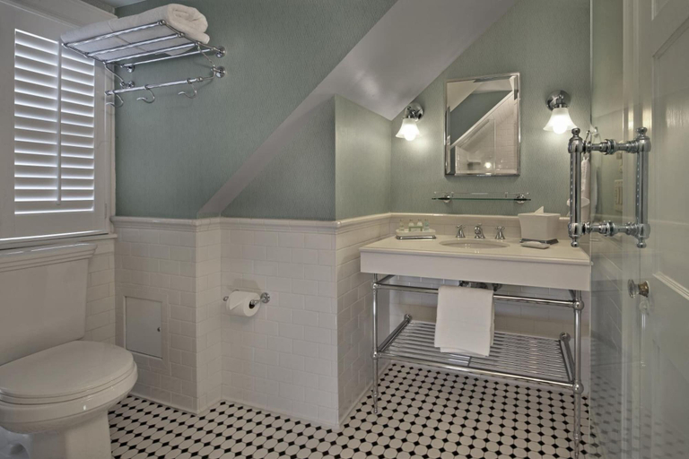 Bathroom 4, Inn on Boltwood, Hampshire