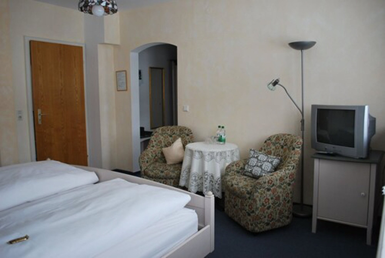 Bedroom 2, Gasthof Hirschen, Breisgau-Hochschwarzwald