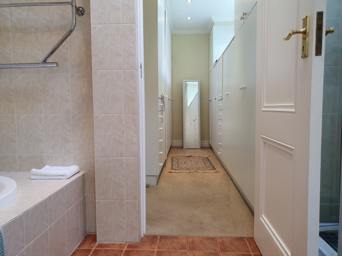 Bathroom 4, On Pinewood Guest House, City of Cape Town