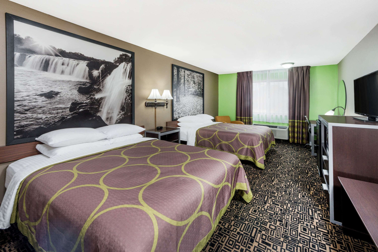 Bedroom 2, Super 8 by Wyndham Warrensburg, Johnson