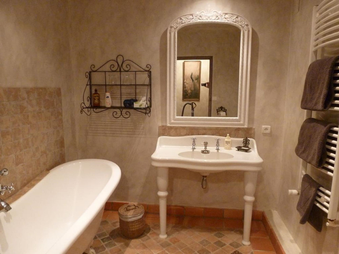 Bathroom 5, Manoir de Savigny, Manche