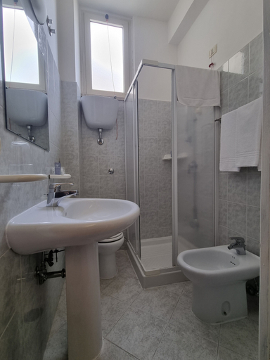 Bathroom 4, Borghetto Hotel, Roma