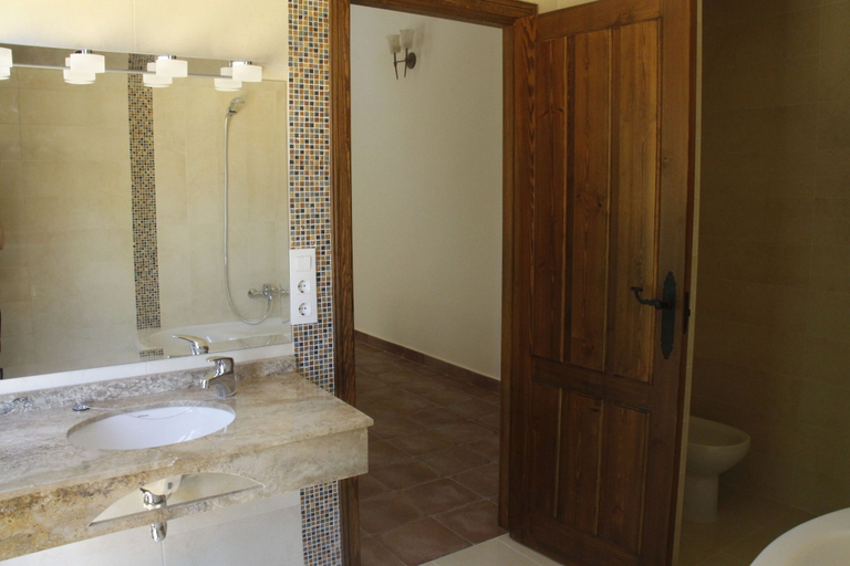 Bathroom 3, Hotel El Cortijo de Daimiel, Ciudad Real