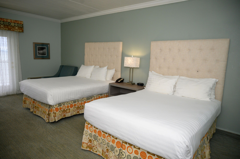 Bedroom 3, Cherry Tree Inn & Suites, Grand Traverse