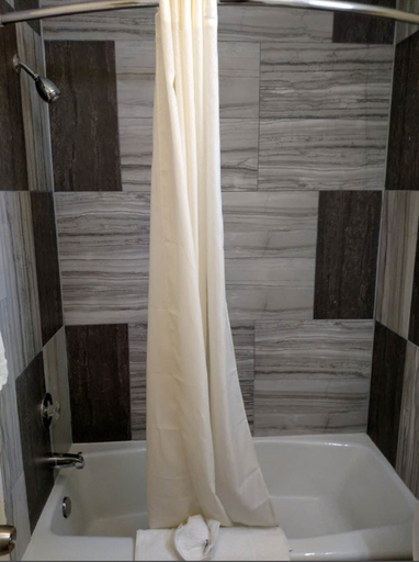Bathroom 4, Rodeway Inn Middletown - Newport, Newport